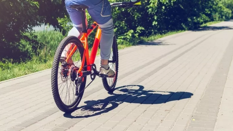 5 OUTDOOR ACTIVITIES NEAR REDMOND TO EXPERIENCE WHILE HIGH_BIKING.png