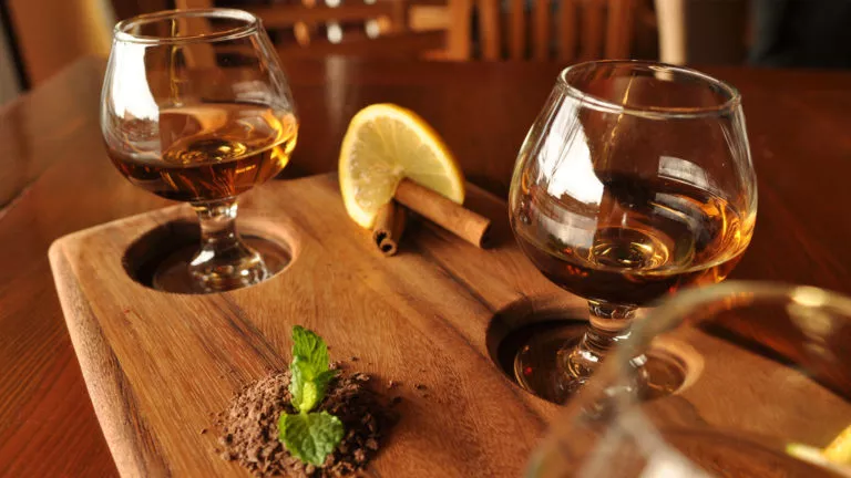 5 BEST HAPPY HOURS IN REDMOND WA - Image4.png