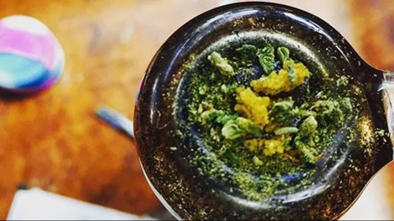How to Dab Weed Concentrates, Waxes and Oils_Mix your Concentrate with Flower in a Bowl.png