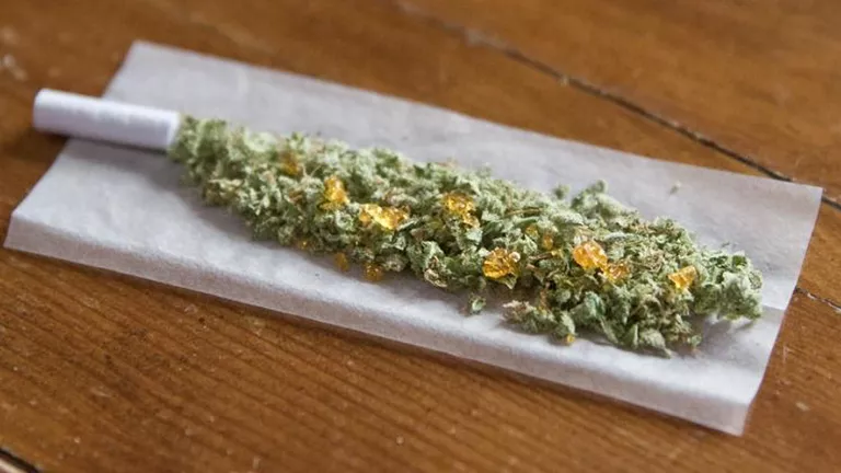 How to Dab Weed Concentrates, Waxes and Oils_Roll Concentrate Outside.png