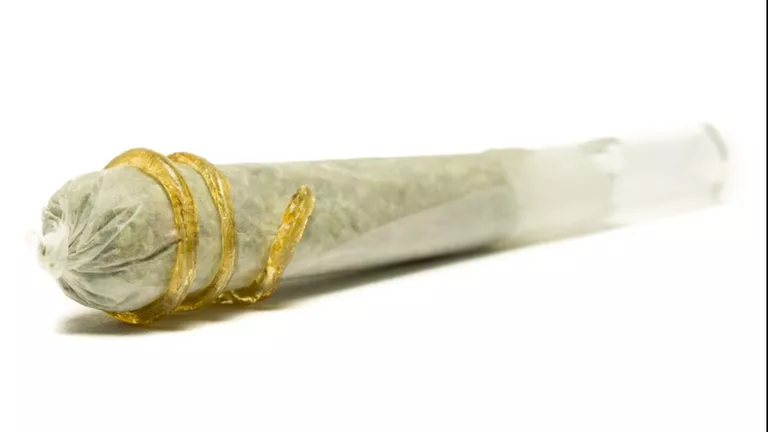 How to Dab Weed Concentrates, Waxes and Oils_Roll Concentrate Outside1.png