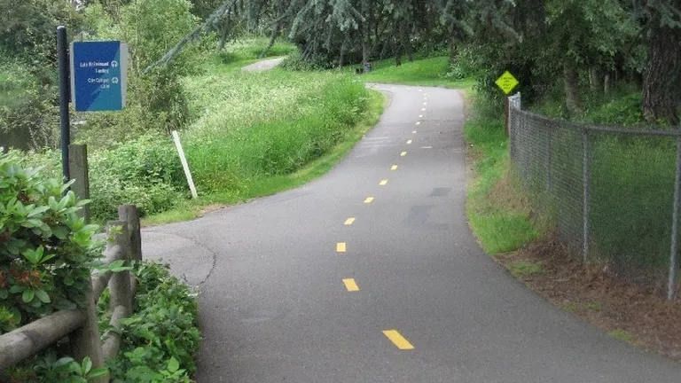 TOP 5 EASIEST BIKE TRAILS IN REDMOND WA_SAMMAMISH RIVER TRAIL.png